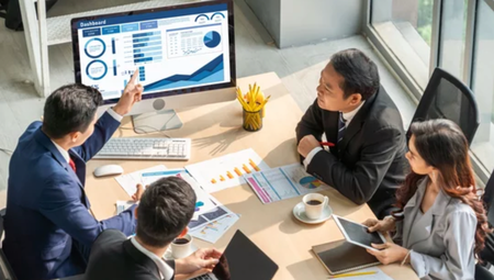 Investir dans les ETF en 2025 est-il une stratégie gagnante ? Découvrez les avantages avec Riviera Wealth Management et boostez votre portefeuille dès maintenant.