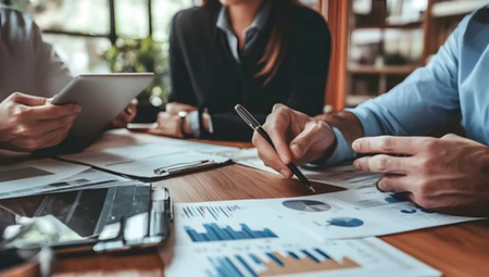 Choisissez un conseiller en gestion de patrimoine compétent en 2025 avec les conseils de Riviera Wealth Management et sécurisez votre avenir financier dès aujourd’hui.